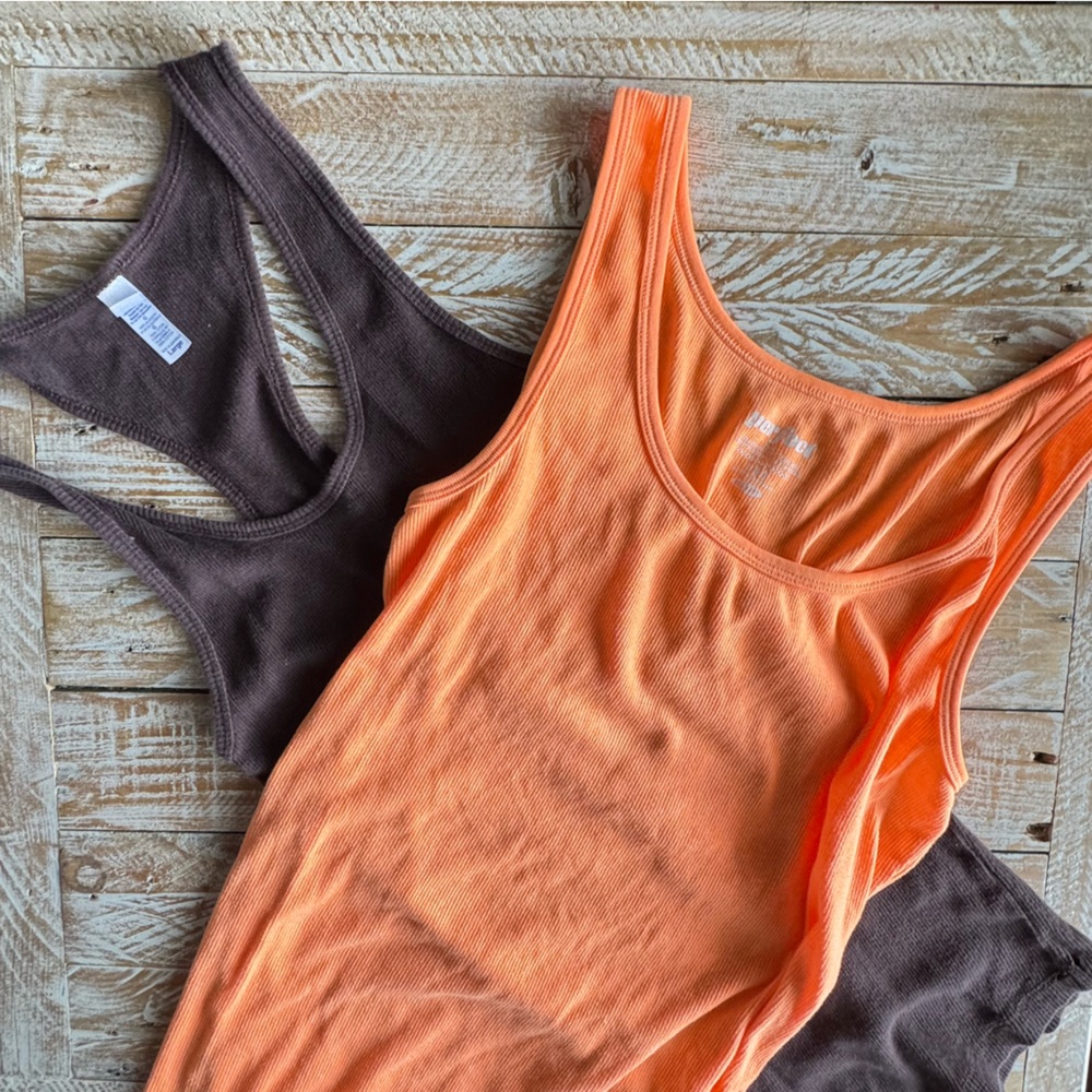 🧡 2 Long Tank Tops🧡 ~med - Picture 2 of 9